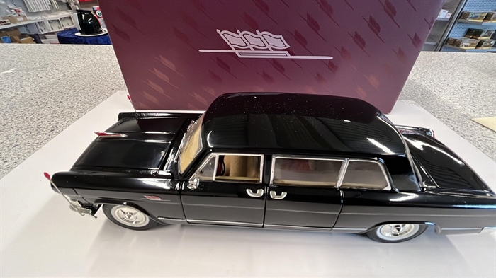 FAW Model Limousine med certifikat 1/24