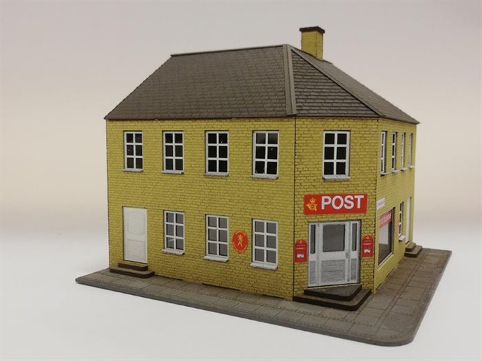 Hobbytrade 87208 Posthus i gule mursten, laserskåret, H0 